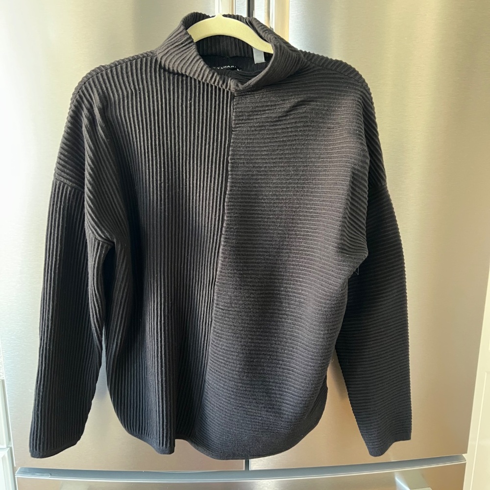 NWT - T Tahari Mock Turtle Neck Sweater - M (Black)